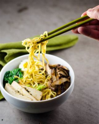  Hakata Ramen: Een Smakelijke Romp van Umami-Rijke Bouillon en Lissende Noodles!