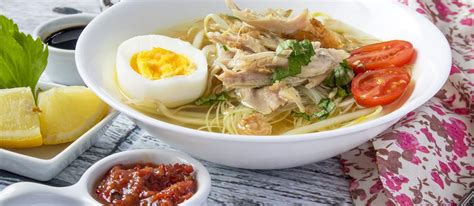  Soto Ayam Lamongan: Een romige kippensoep met een pikante twist die je smaakpapillen zal verwennen!