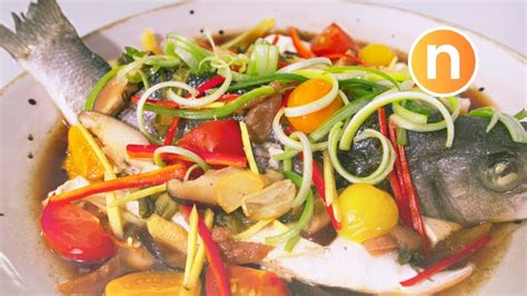  Steamed Fish Head with Tofu and Pickled Vegetables: Een Harmonieuze Combinatie van Zacht en Zuur!