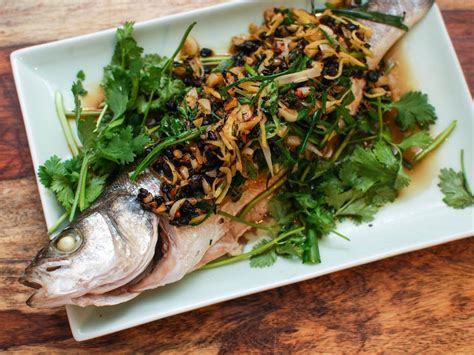  Yiyang Steamed Fish with Fermented Black Beans; A Symphony of Tangy Umami and Delicate Flakes?