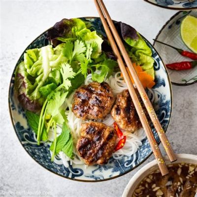  Bún Chả: Een verleidelijk mengsel van gegrilde gehaktballen en frisse vermicelli noedels!