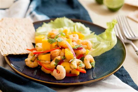  Ceviche de Camarón: Een Zuidelijke Fusie van Vers Fruit en Pittige Zeevruchten!