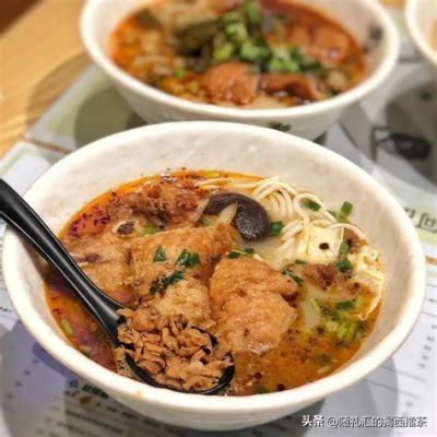  Kaifeng Veren Noodle Soep: Een Harmonieuze Dans van Vloeibare Texturen en Pittige Umami Noten!