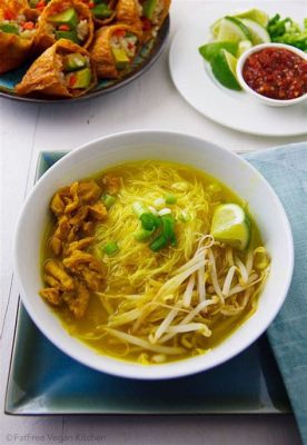   Soto Ayam Lamongan: Een romige soep vol met de pittige smaak van Javaanse kruiden!