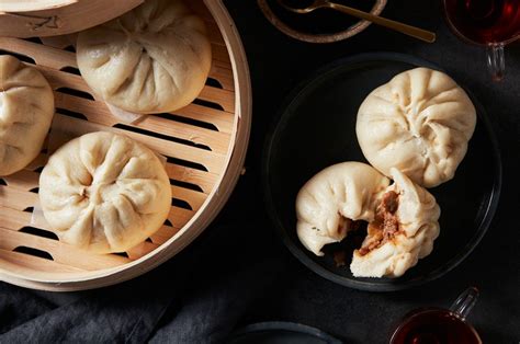  Tangshan Ge Da Niang Rou Bao:  Een overheerlijke combinatie van mals gekookt varken en knapperig brooddeeg!